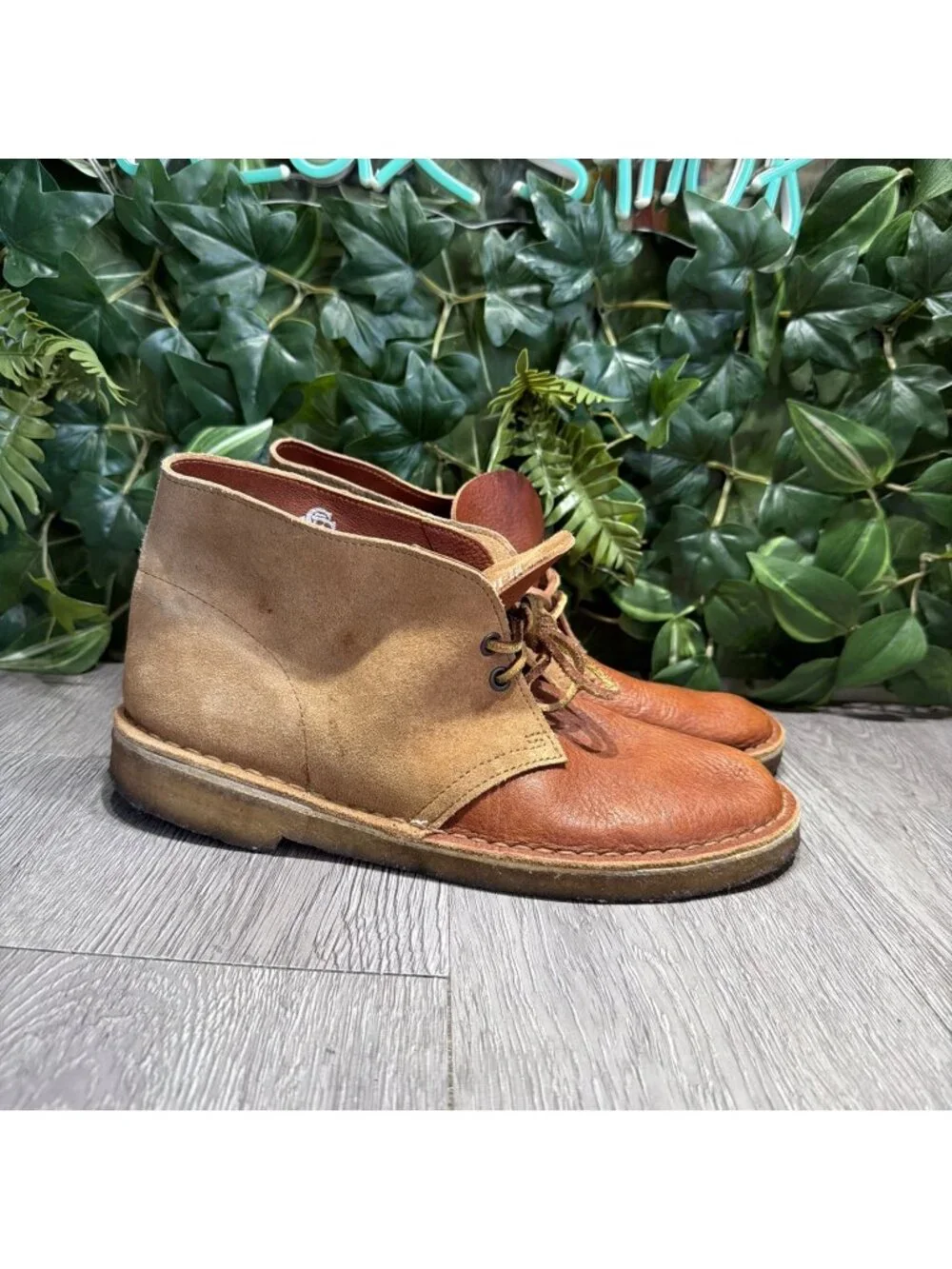 Clarks Originals Size 7.5 Fall Mens Boots Chukka Saddle Brown Suade and Leather